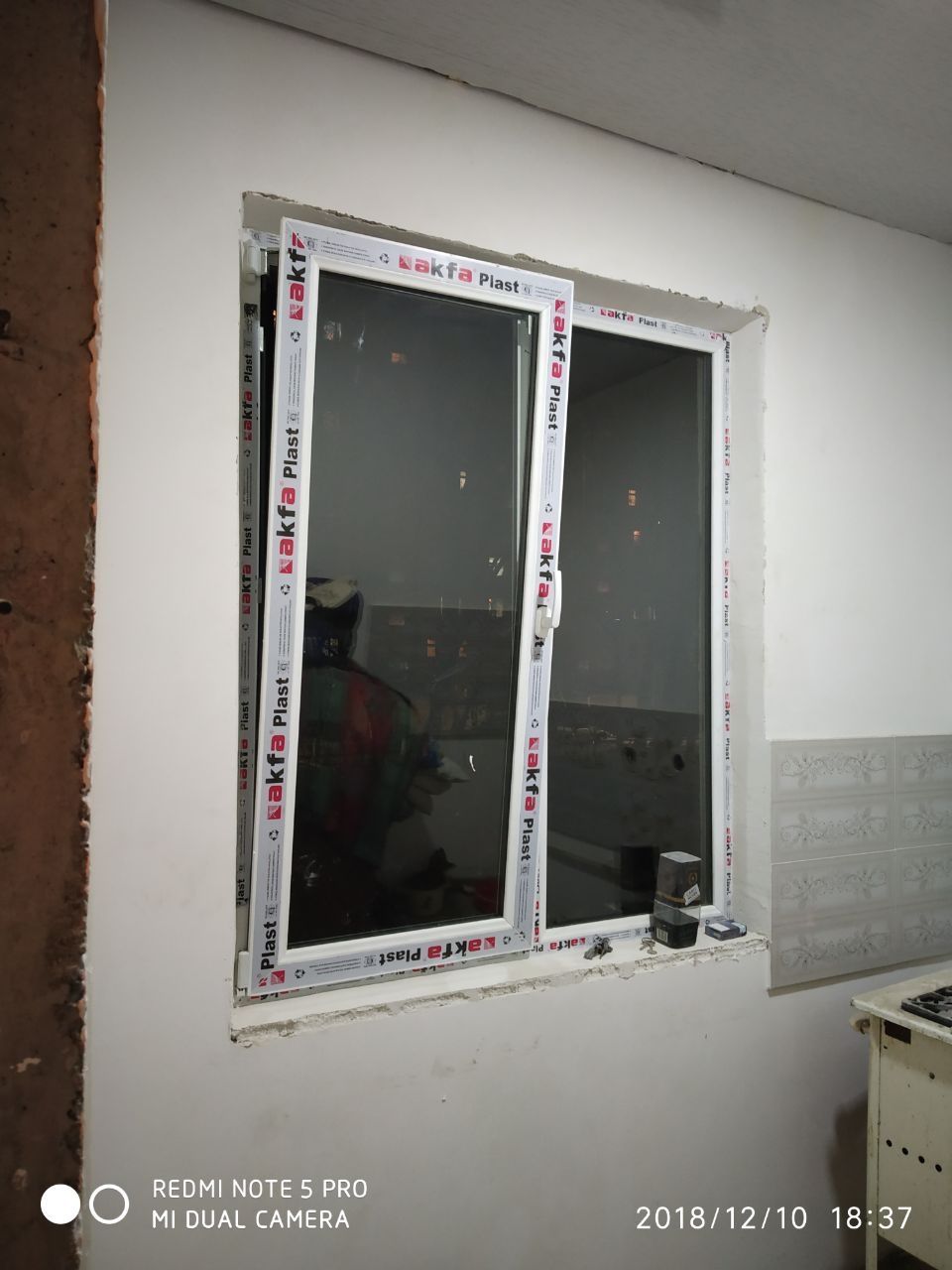 Изготовление и установка окно и двери стеклянные перегородки.