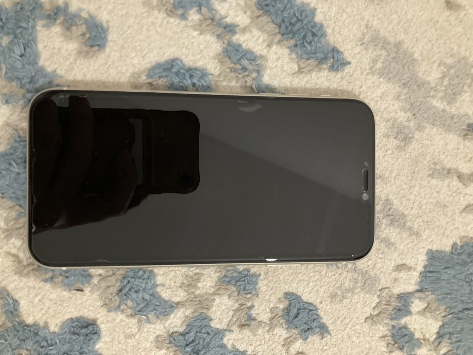 Продам айфон 11