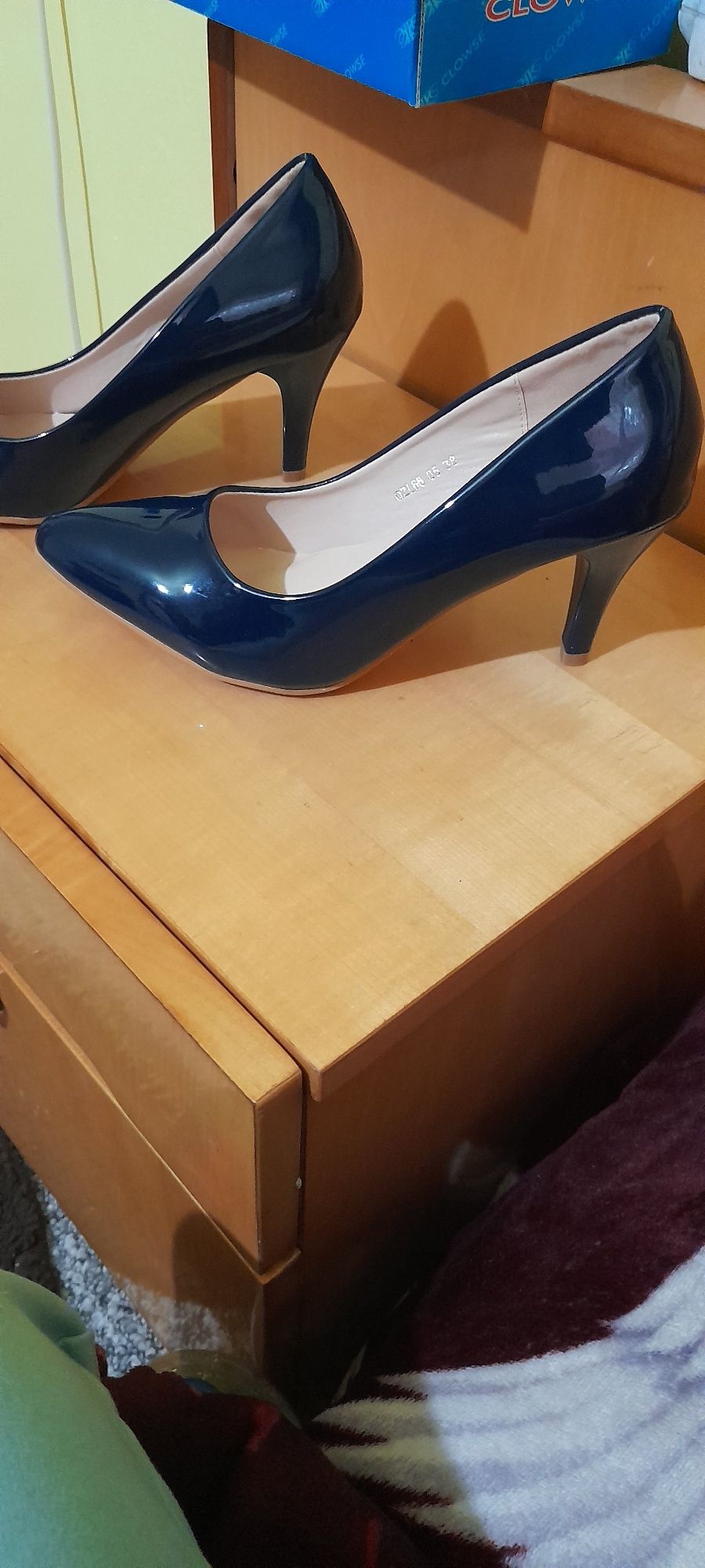 Vând pantofi de dama mărimea 38