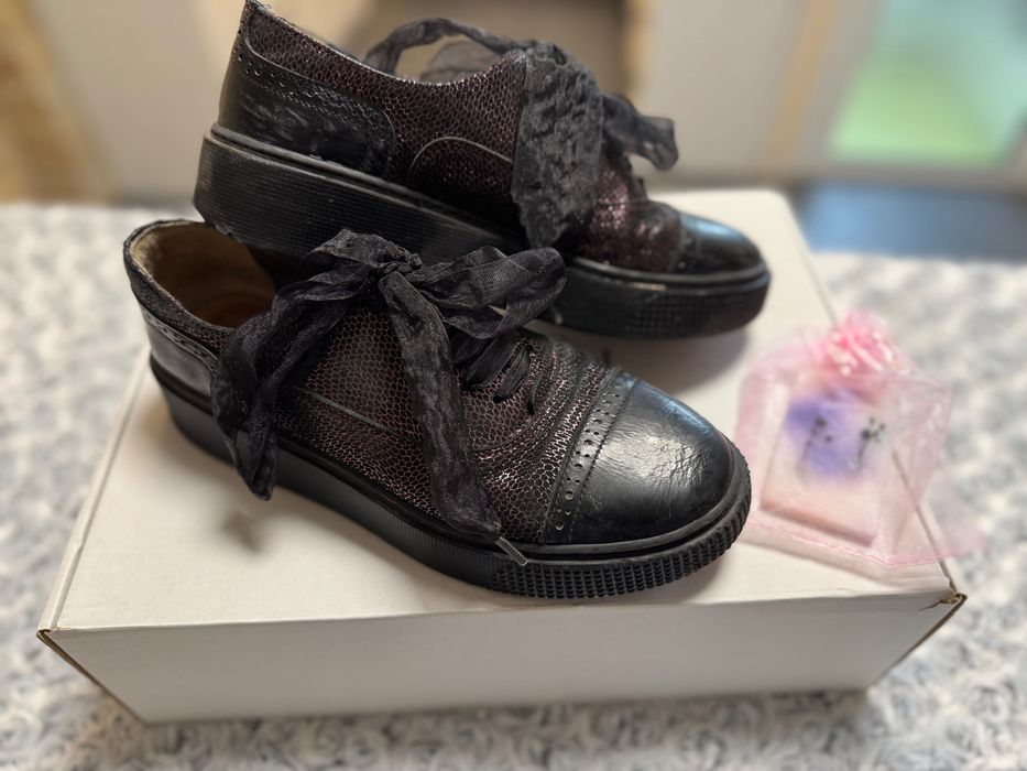 Неизползвани боти, обувки на ток, Nike и други-цена 30 лв на всеки бр.