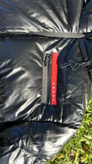 Geaca matlasată Prada Light Re-Nylon cu glugă