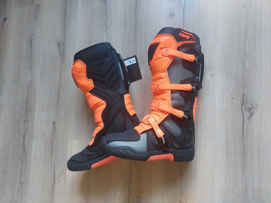 НОВИ ботуши RAVEN - 43 номер