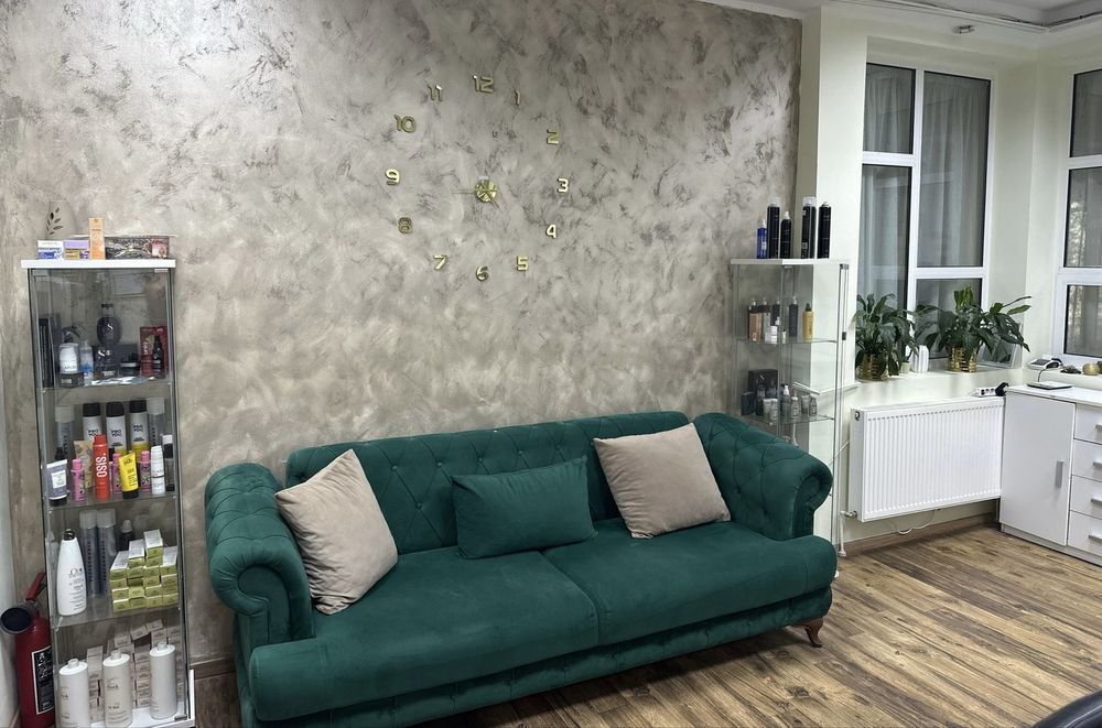 De inchiriat spatiu comercial-salon de infrumusetare