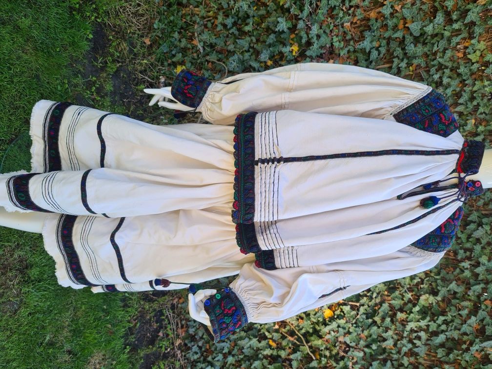 Costum traditional deosebit vechi Oas barbati