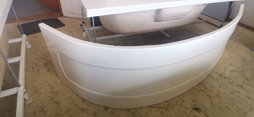 Продам экран на угловую ванну