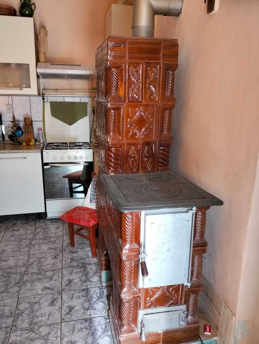 Vând sobă teracotă cu plită