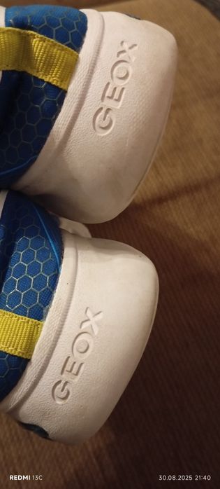 Adidași cu lumini în talpă geox