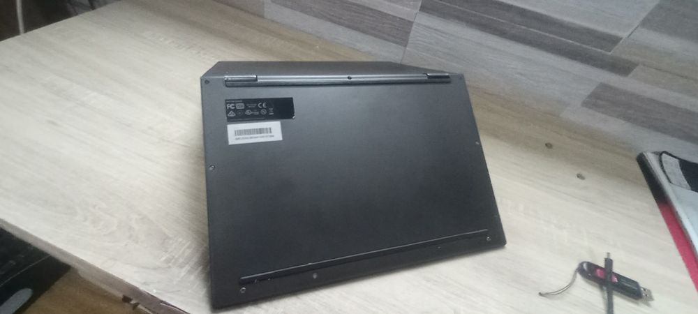 Laptop Lenovo yoga c630 ( 2-1 laptop care se transforma in tableta)