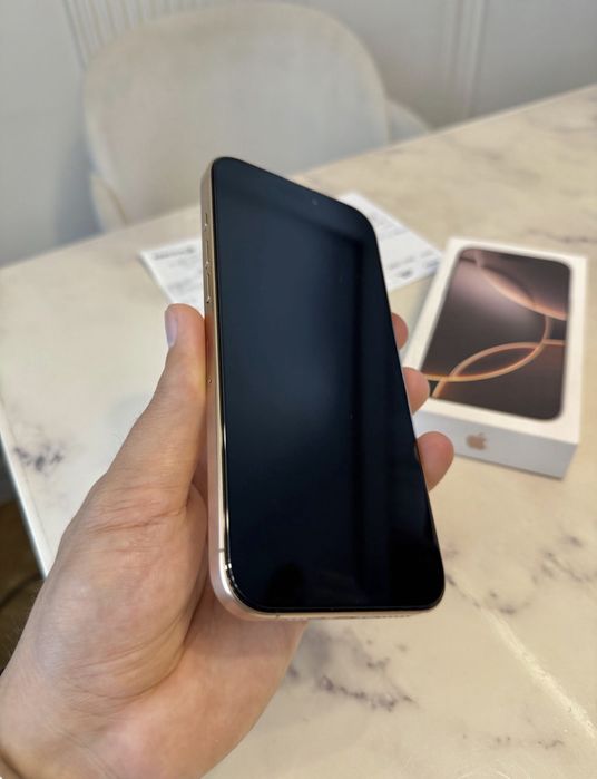Iphone 16 Pro Max, baterie 100%