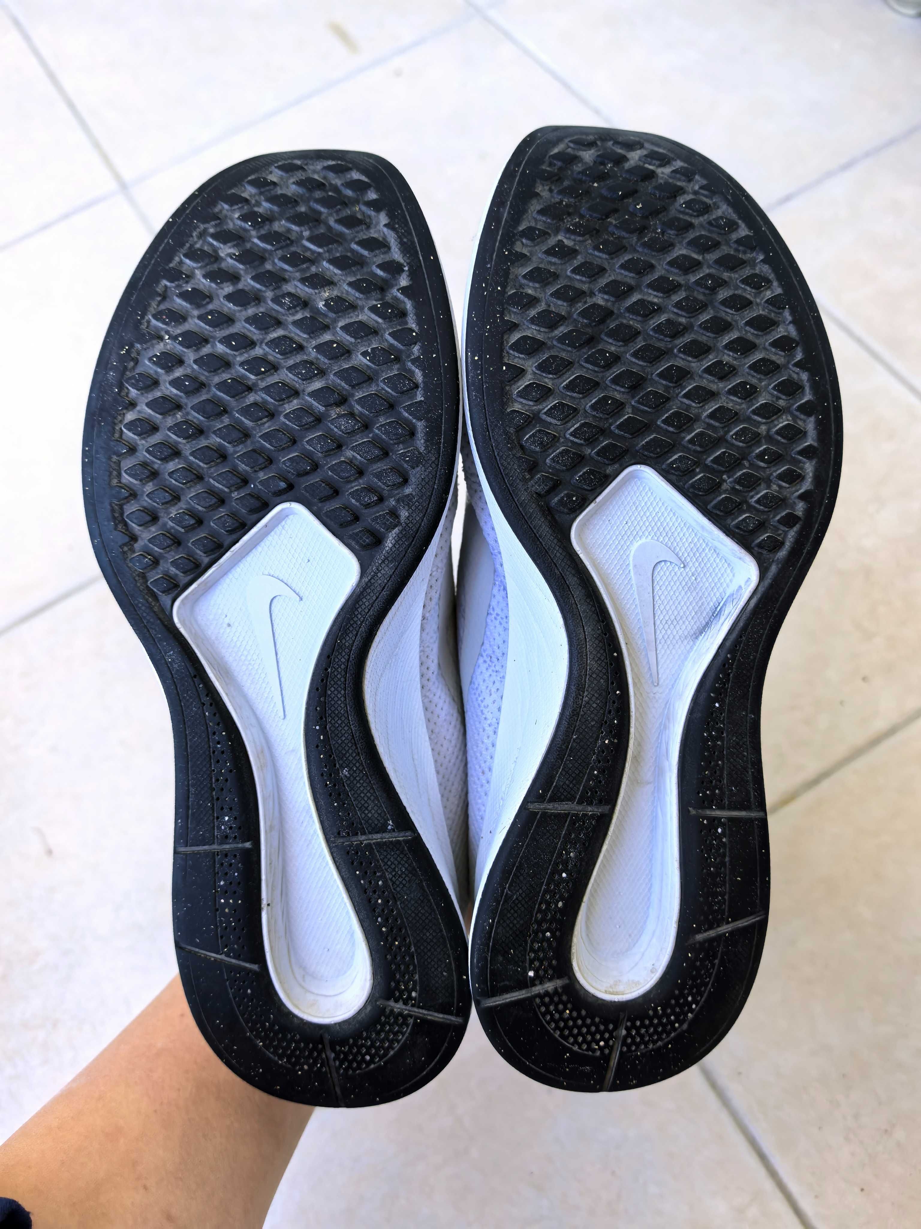 Маратонки Nike 39