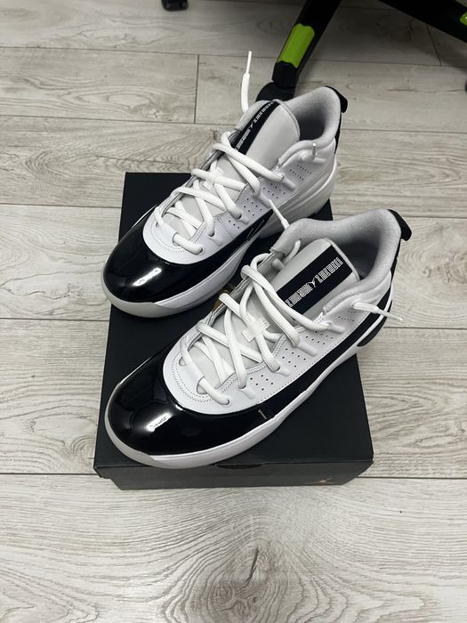 Adidasi nike  jordan masura 42,5