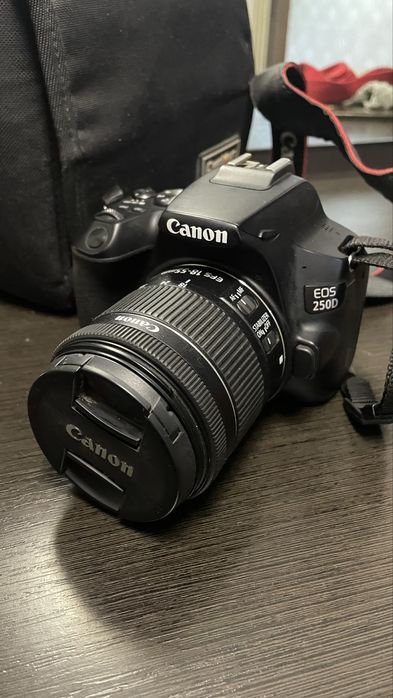Фотоаппарат Canon 250D