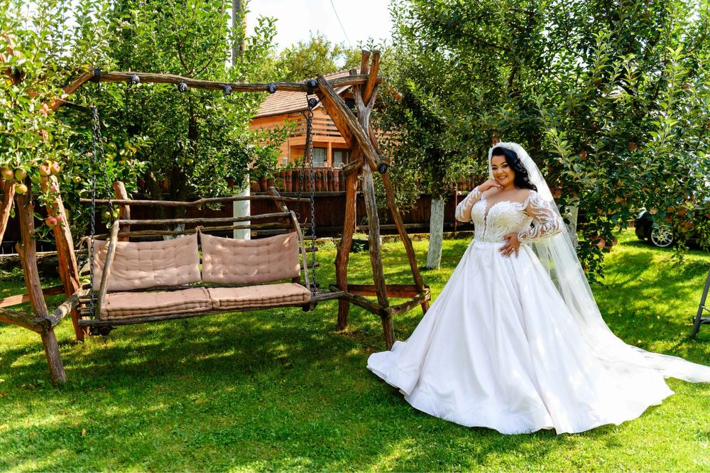 Vand rochie de mireasa cu trena!