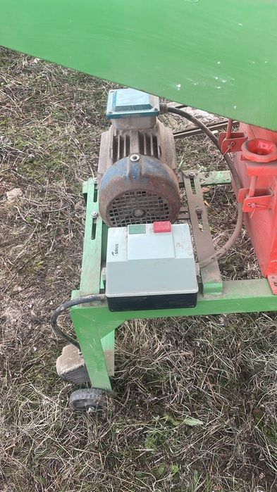 Зернодробилка Продается