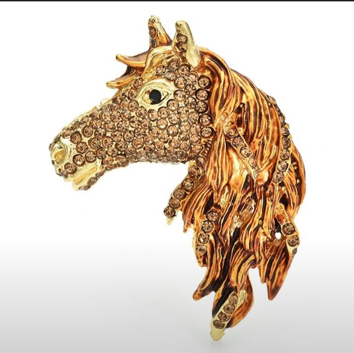 Брошь-символ 2026 года.