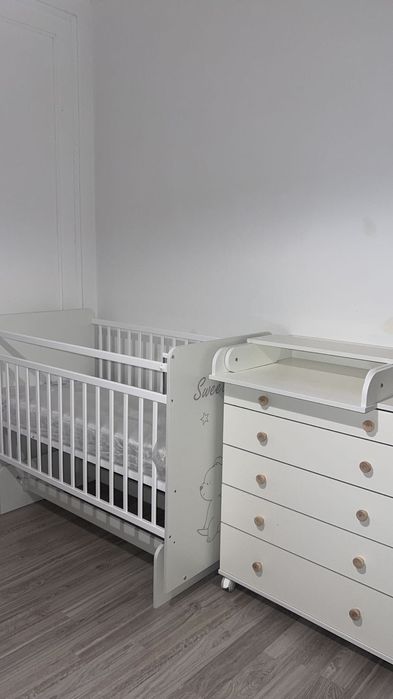 Кроватка с комодом