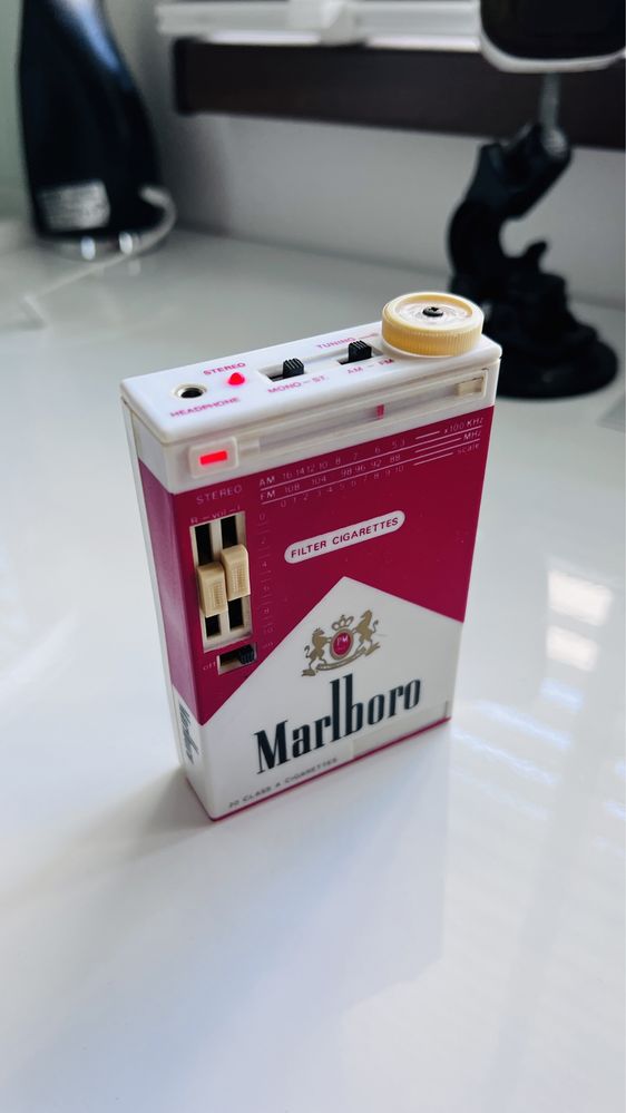 Radio Vitange Pachet de țigări Marlboro.