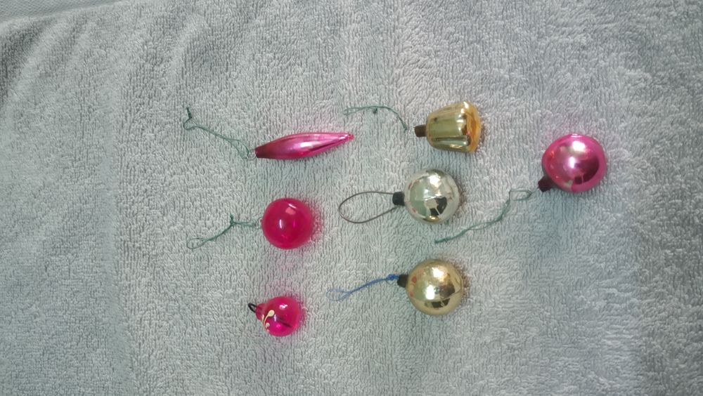 Продаются ёлочные игрушки для маленькой елки