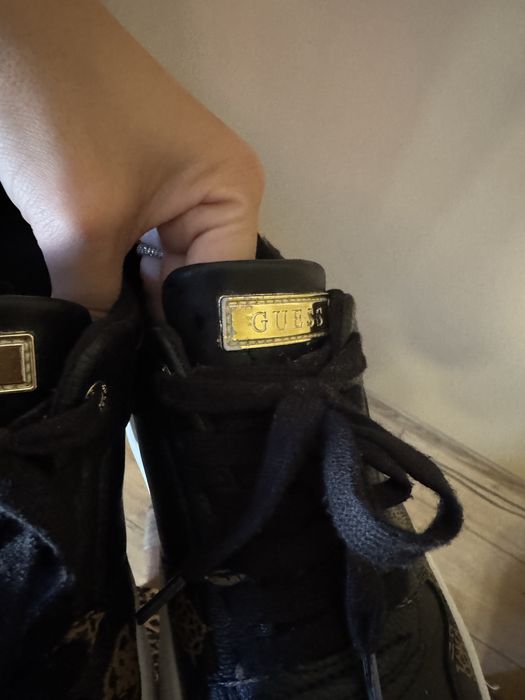 Отигинални дамски кецове Guess