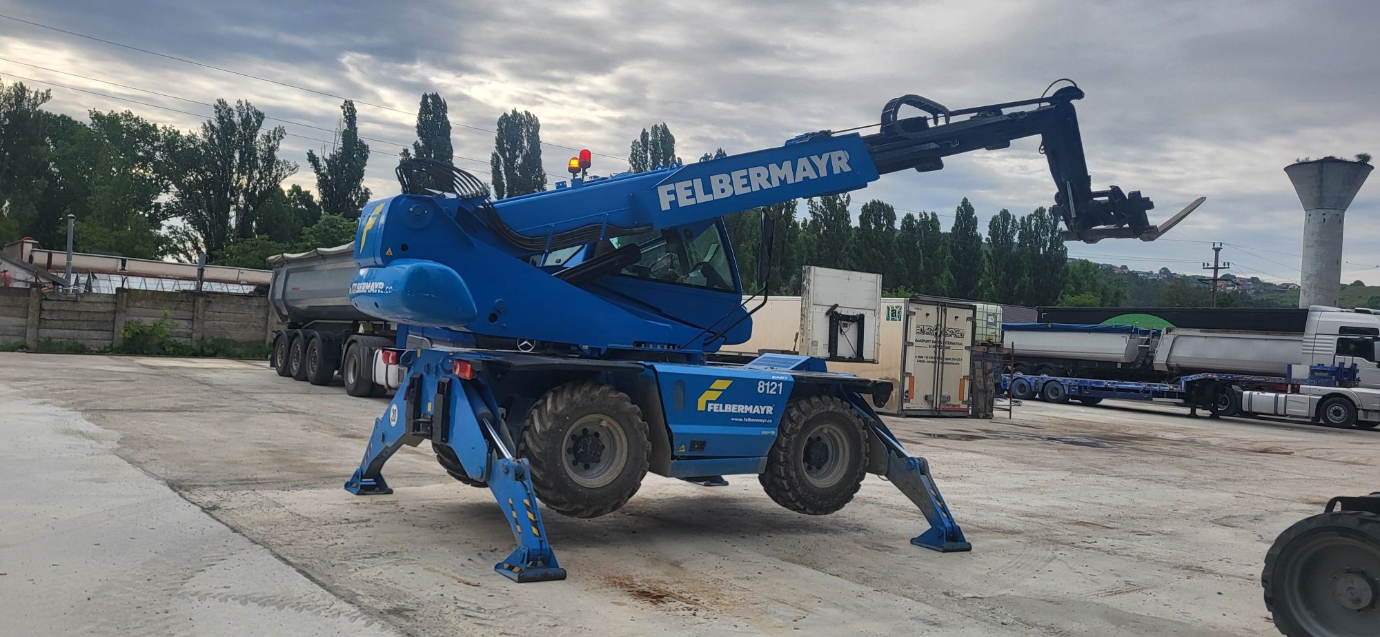 Închiriez Manitou rotativ, încarcator telescopic ,telehandler