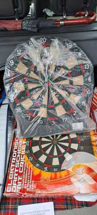 Electronic darts table