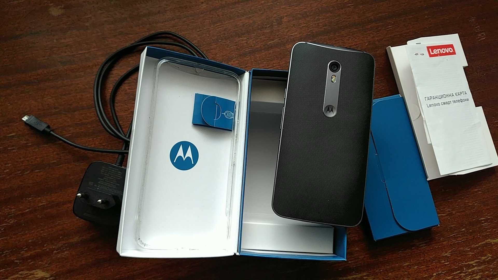 Продавам Moto X Style