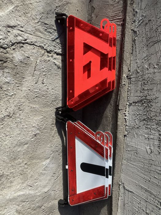 Аварийные знаки заводские штатные с Мерседес mercedes