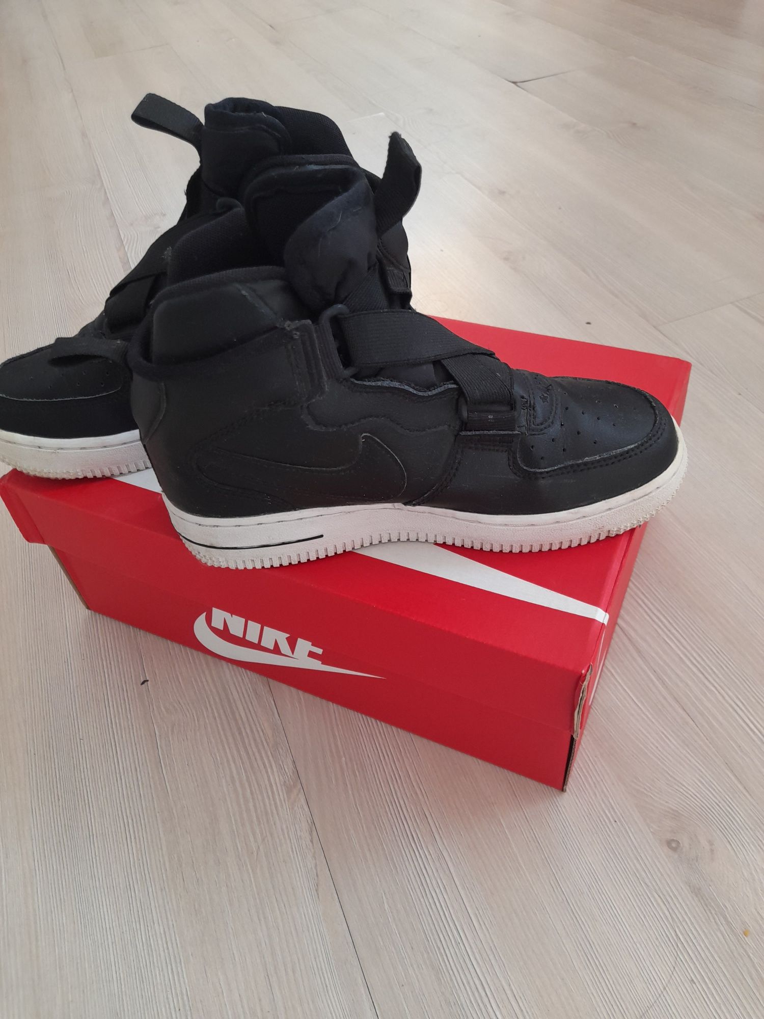 Vând Nike Air Force