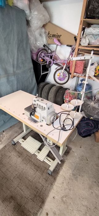 Vând două mașini de cusut Jack