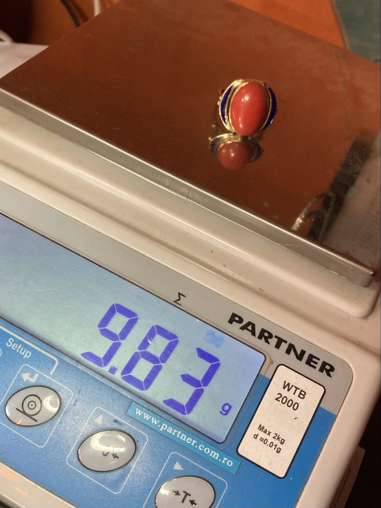 Inel aur 18kt.cu coral cabochon