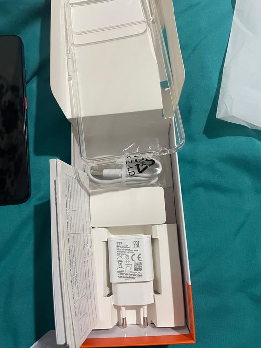 Продам телефон новый