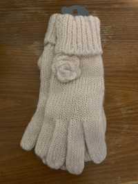 НОВИ дамски плетени ръкавици +НОВ дамски пухкав шал –цвят на шампанско