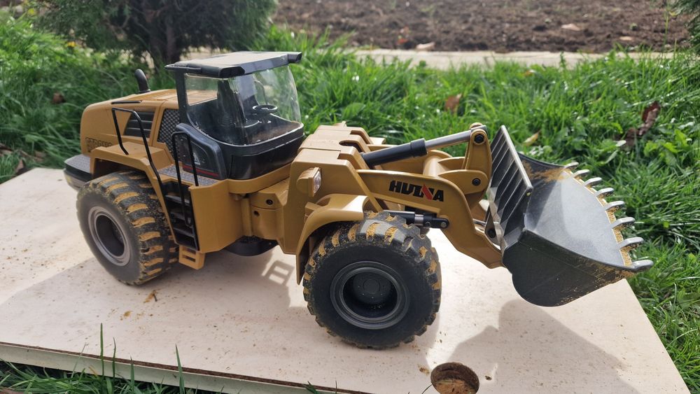 Комплект RC HUINA 1:14 – багер, самосвал и челен товарач