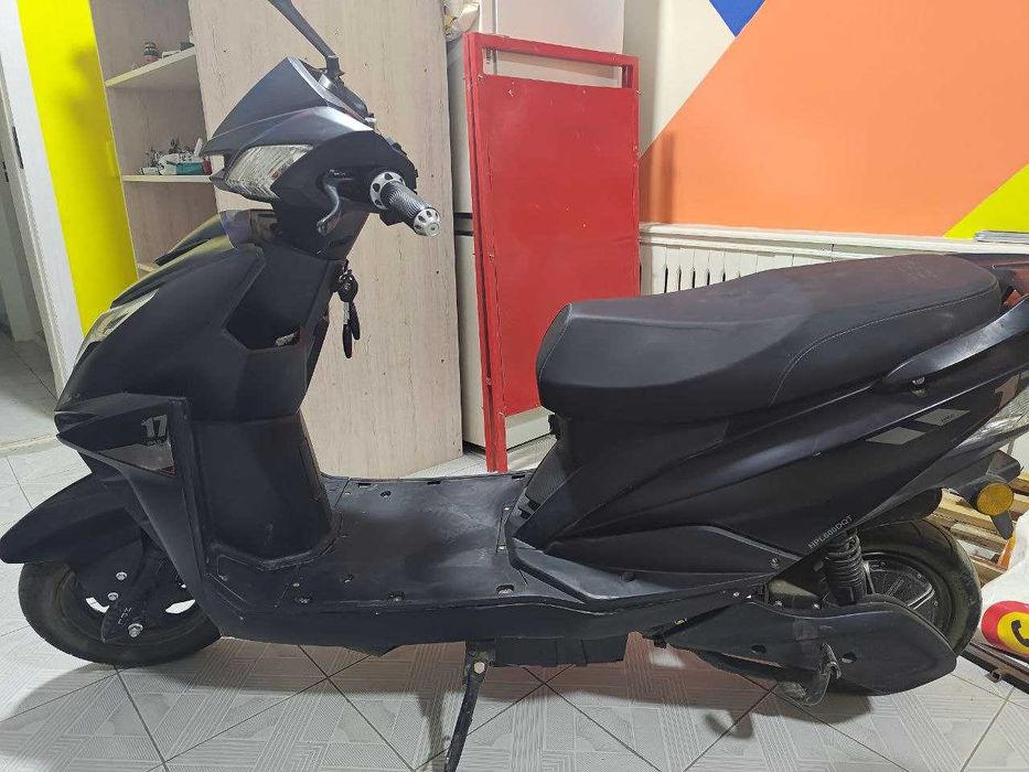 Продается электро скутер Tesla