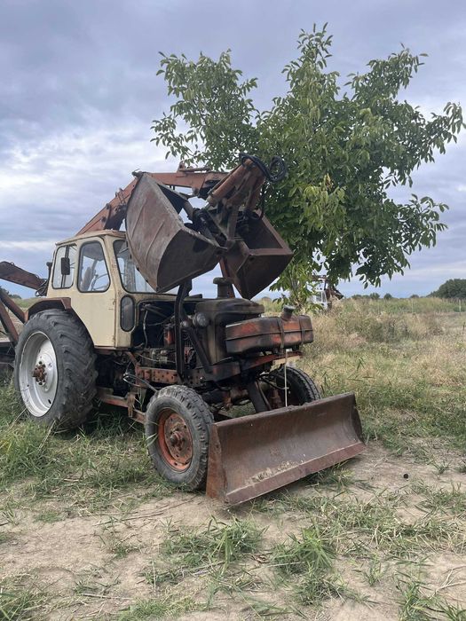 Продавам трактор ЮМЗ