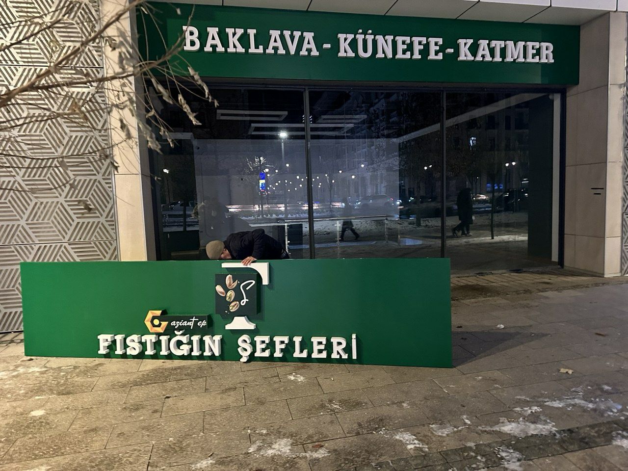 Tashqi reklama bukva