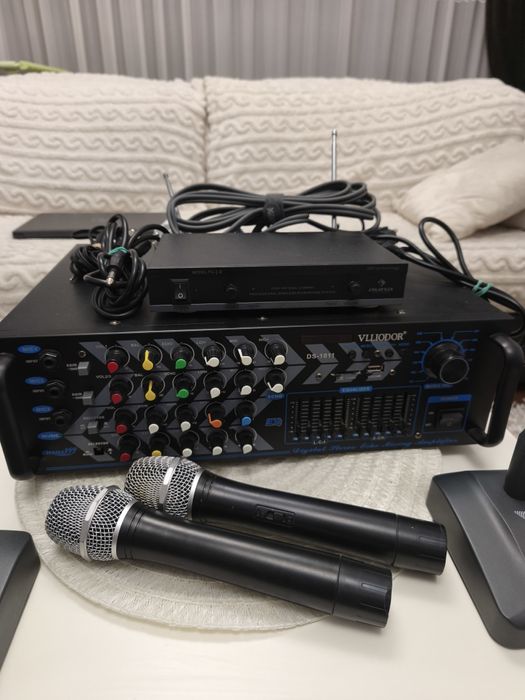 Amplificator+sistem microfoane+stand