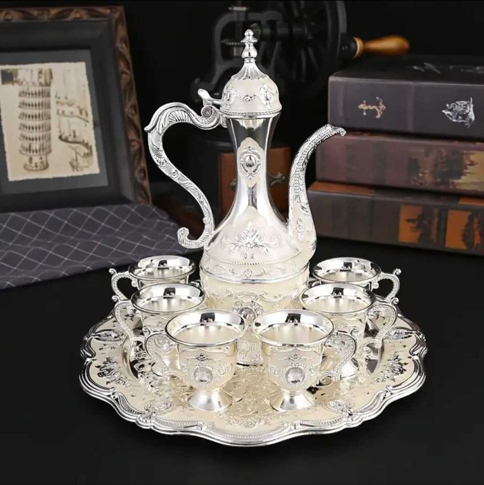 Ориенталски комплект (чайник,чаши,поднос)