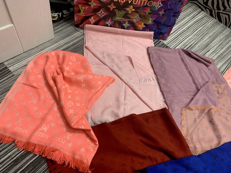 Esarfa Louis Vuitton-poze reale 100% calitate superioara ! PRODUSUL VA