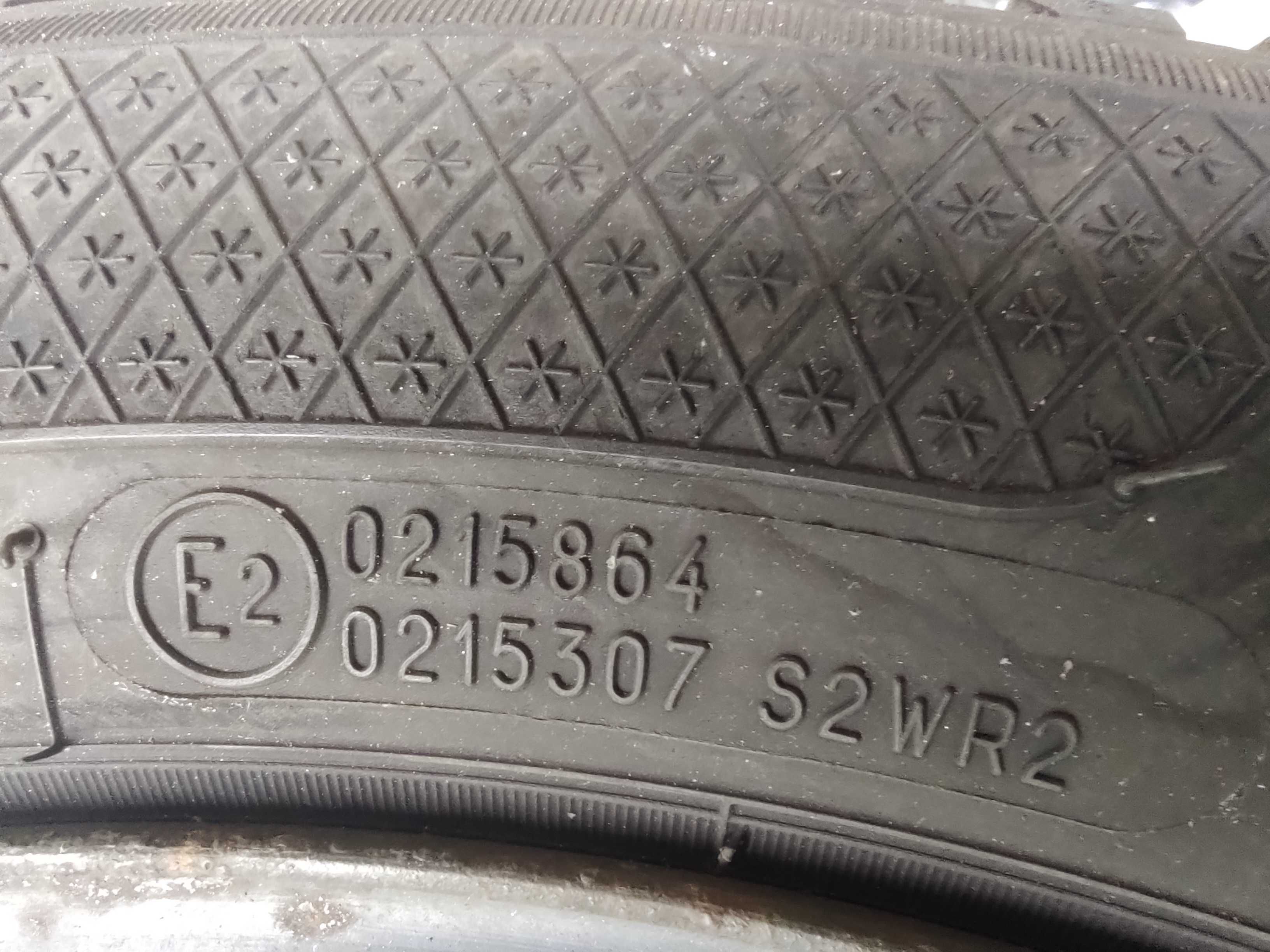 Vând 4 roti capace și covorașe interior Audi A4
