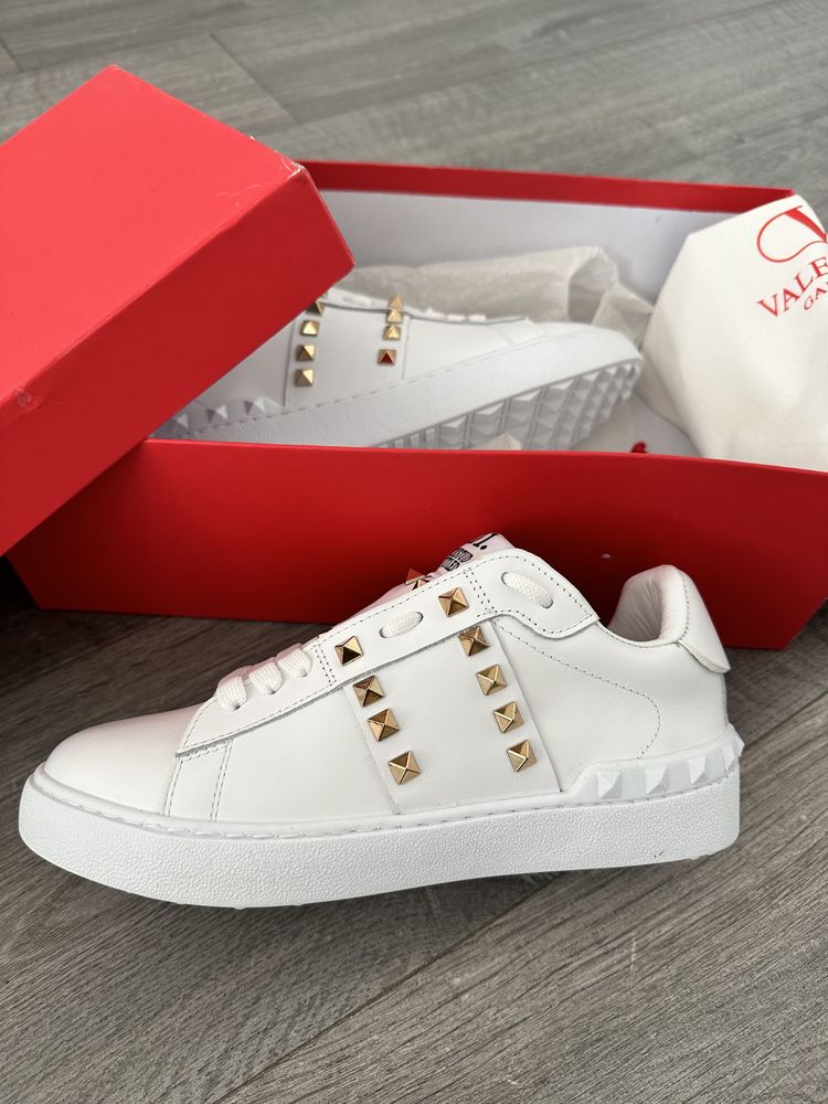 Valentino Rockstud Sneakers