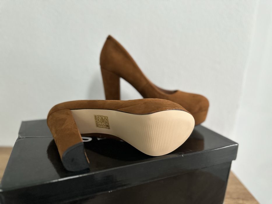 Pantofi  noi cu platforma si toc