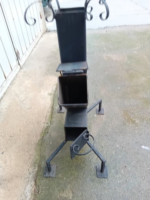 Барбекю на дървени въглища.