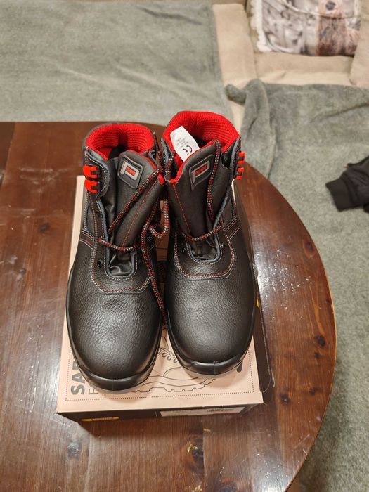 Чисто нови работни обувки RITMO S3 SRC  номер 44