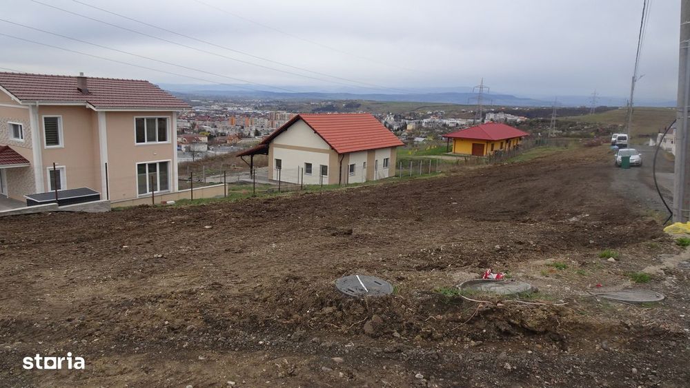 Vand teren intravilan in Deva, pe  Vulcan, 1400 mp, deschidere de 26 m