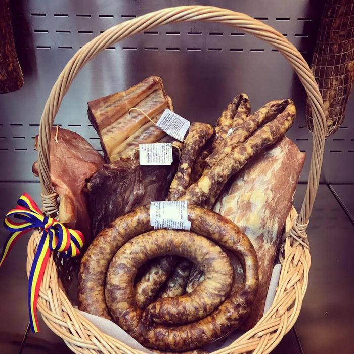 Coș cu afumături tradiționale