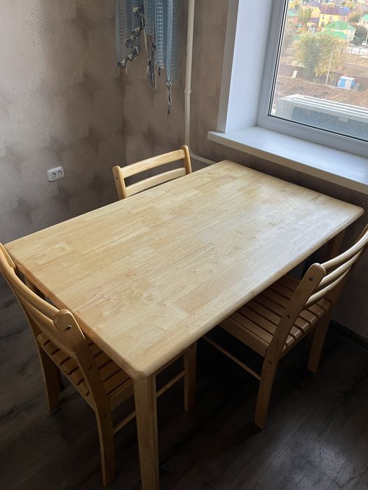 Продам стол/стулья и подставку