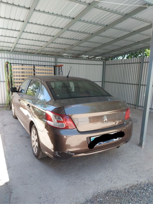 Машина Peugeot 301