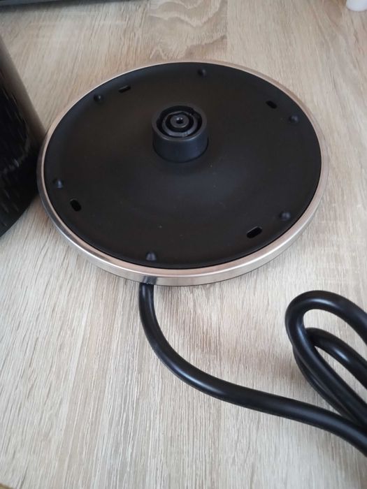 Vând fierbător nou nouț Morphy Richards