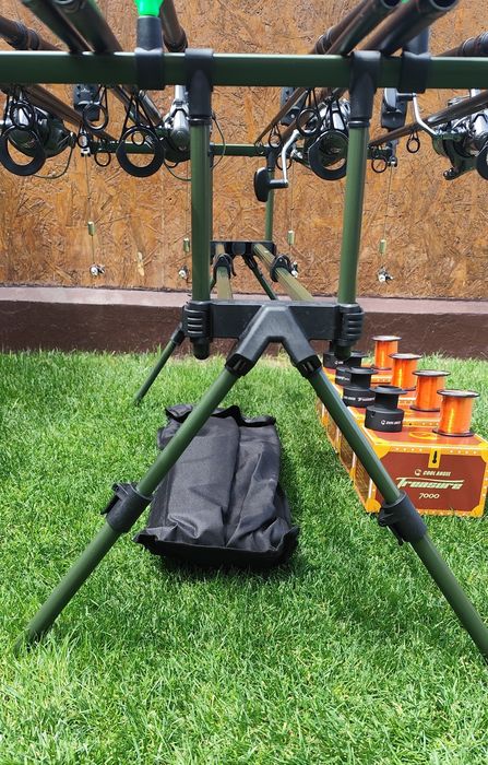 Set Pescuit, 4 Lansete Carbon,4 Mulinete 7000 cu Baitrunner,Rod Pod